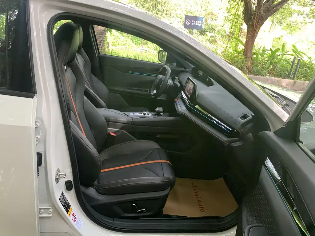 Changan UNI-V 1.5 T Distinguished