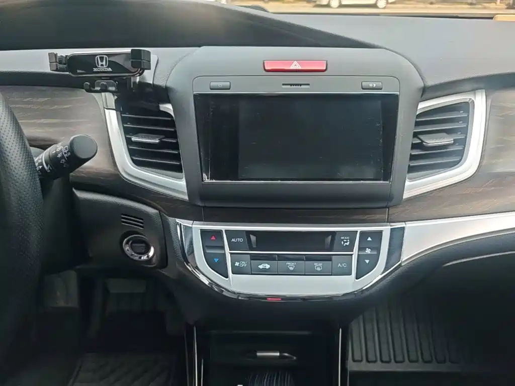 Jade 210 TURBO CVT Luxury 5-seat