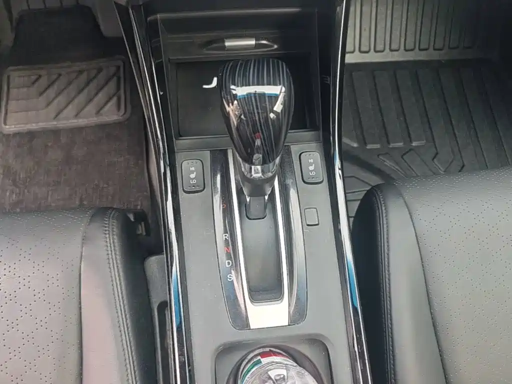 Jade 210 TURBO CVT Luxury 5-seat