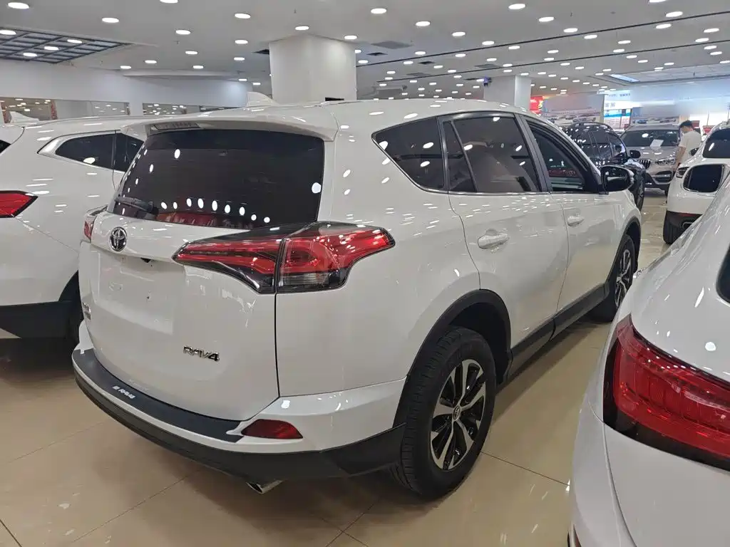 RAV4 2.0 L CVT 2 WD Pioneer CN-VI