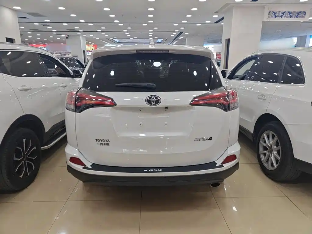 RAV4 2.0 L CVT 2 WD Pioneer CN-VI