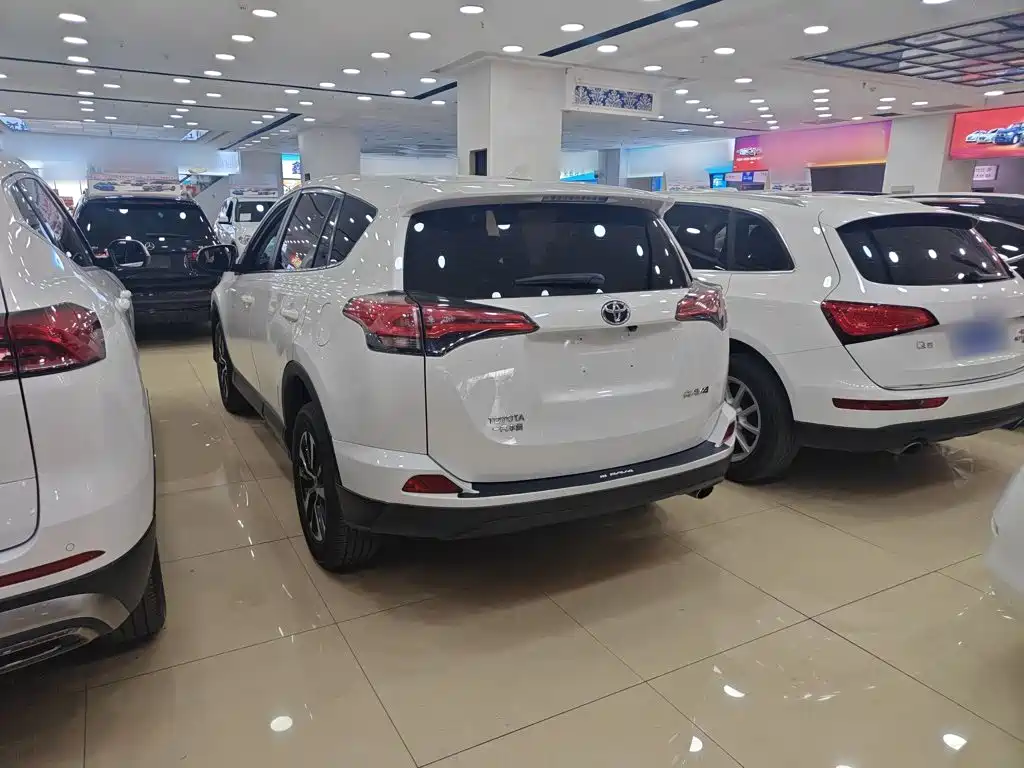 RAV4 2.0 L CVT 2 WD Pioneer CN-VI