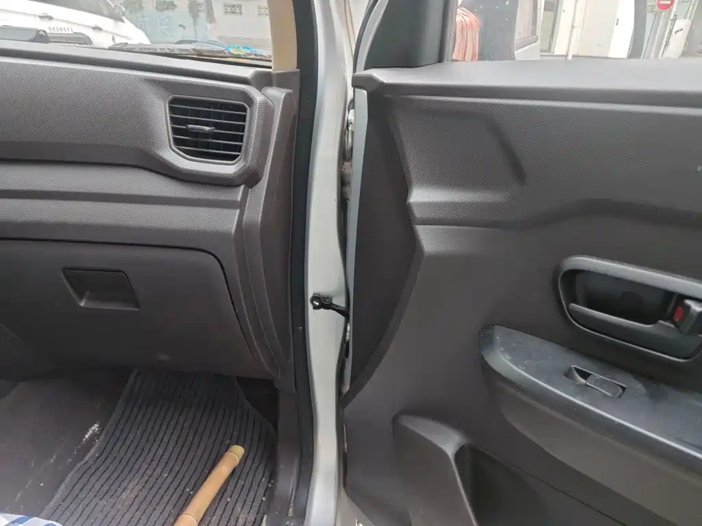 Wuling Hongguang V 1.5 L Standard CN-VI LAR