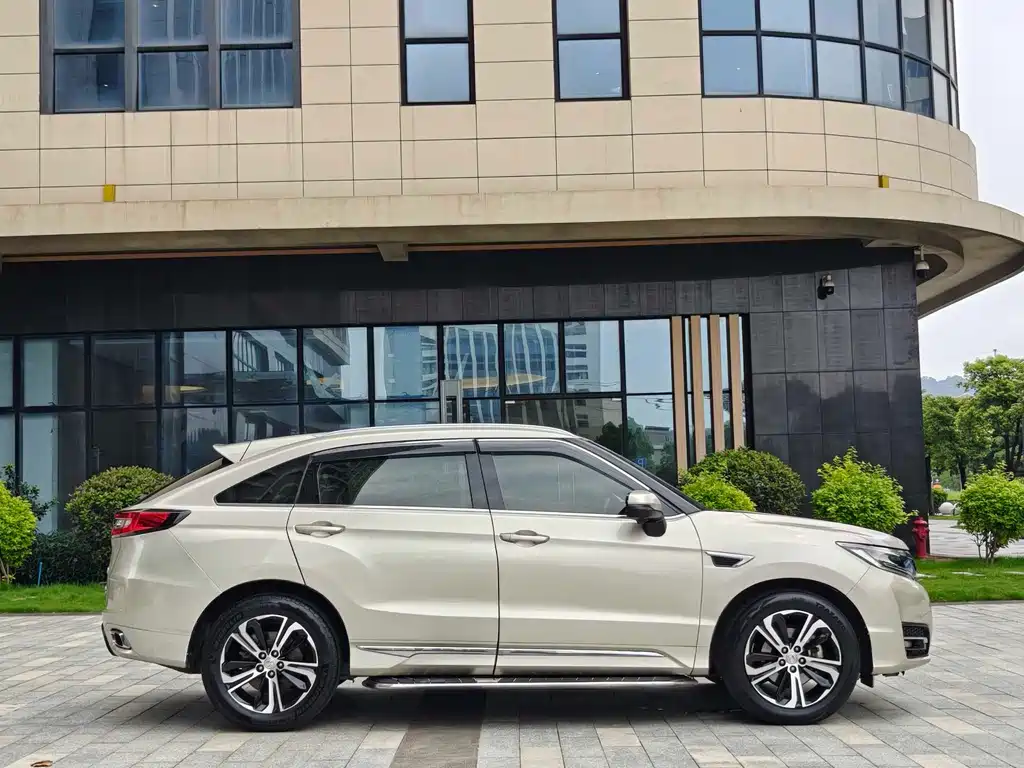 Honda UR-V 370 TURBO 2 WD Distinguished CN-V