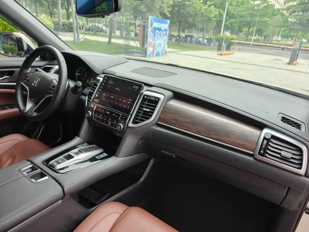 Honda UR-V 370 TURBO 2 WD Distinguished CN-V