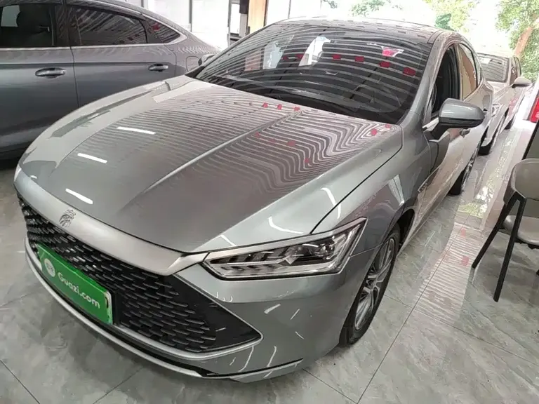 BYD Qin PLUS DM-i 120 KM Distinguished