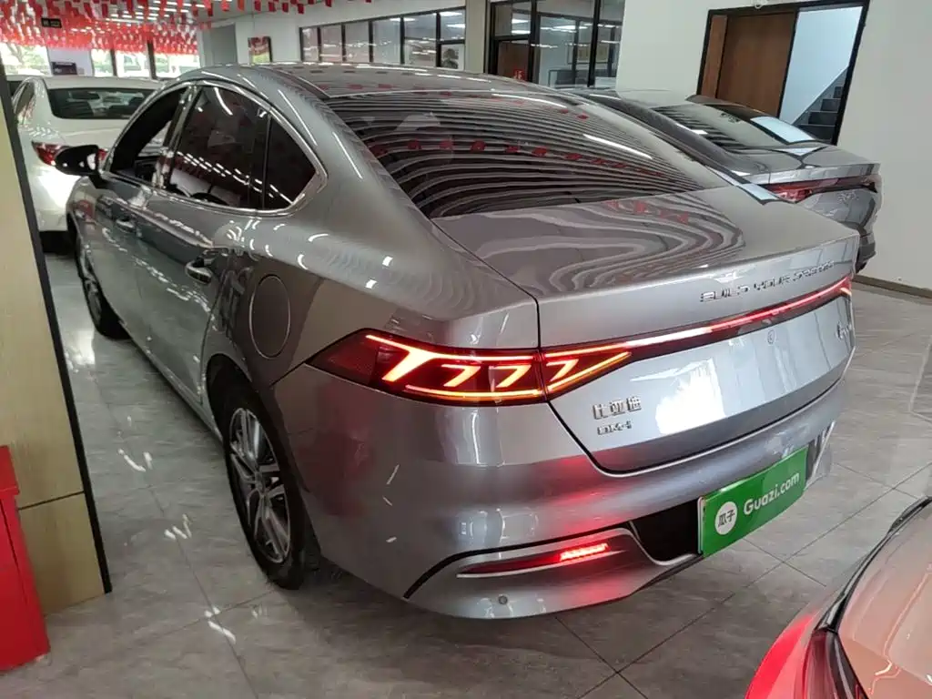 Qin PLUS DM-i 120 KM Distinguished