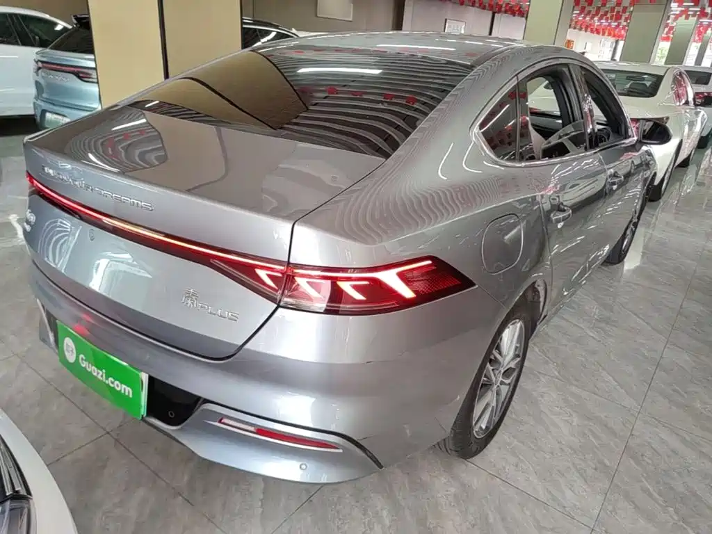 Qin PLUS DM-i 120 KM Distinguished