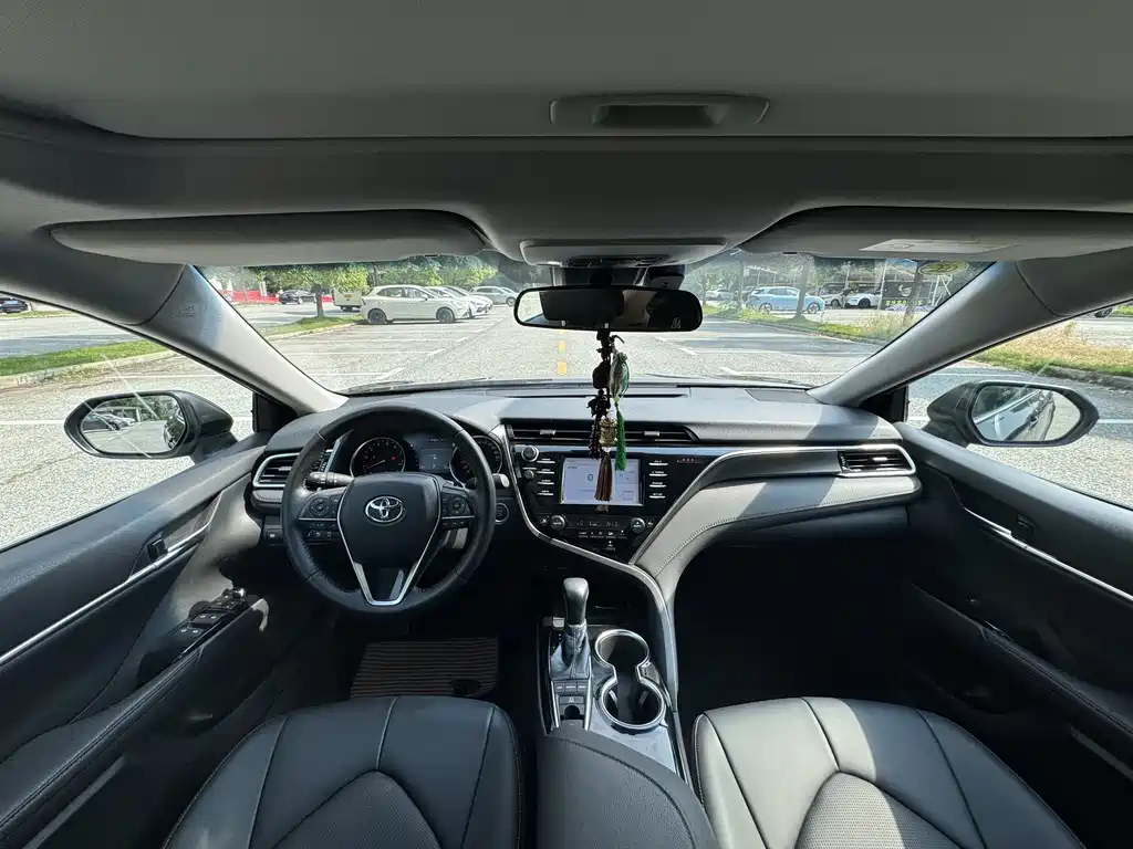 Camry 2.0 S Sharp Style