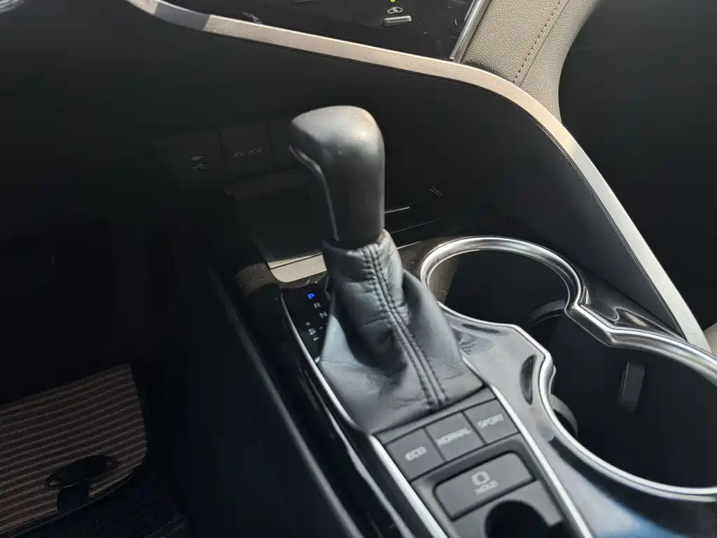 Camry 2.0 S Sharp Style