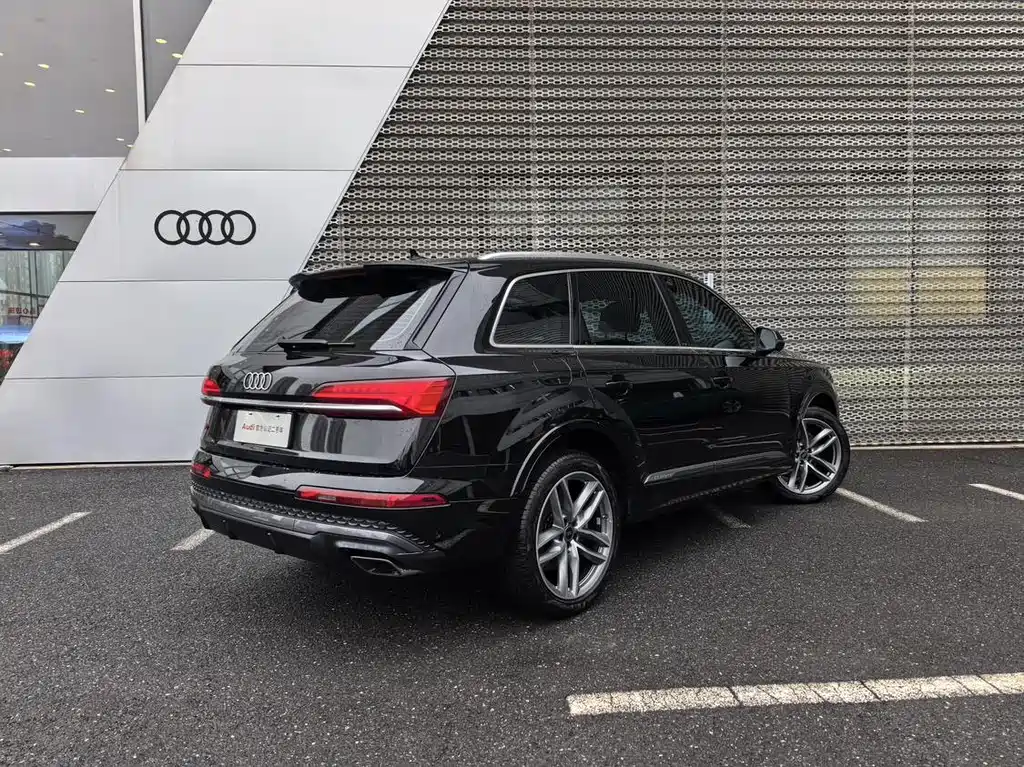 Audi Q7 55 TFSI quattro S line Sport