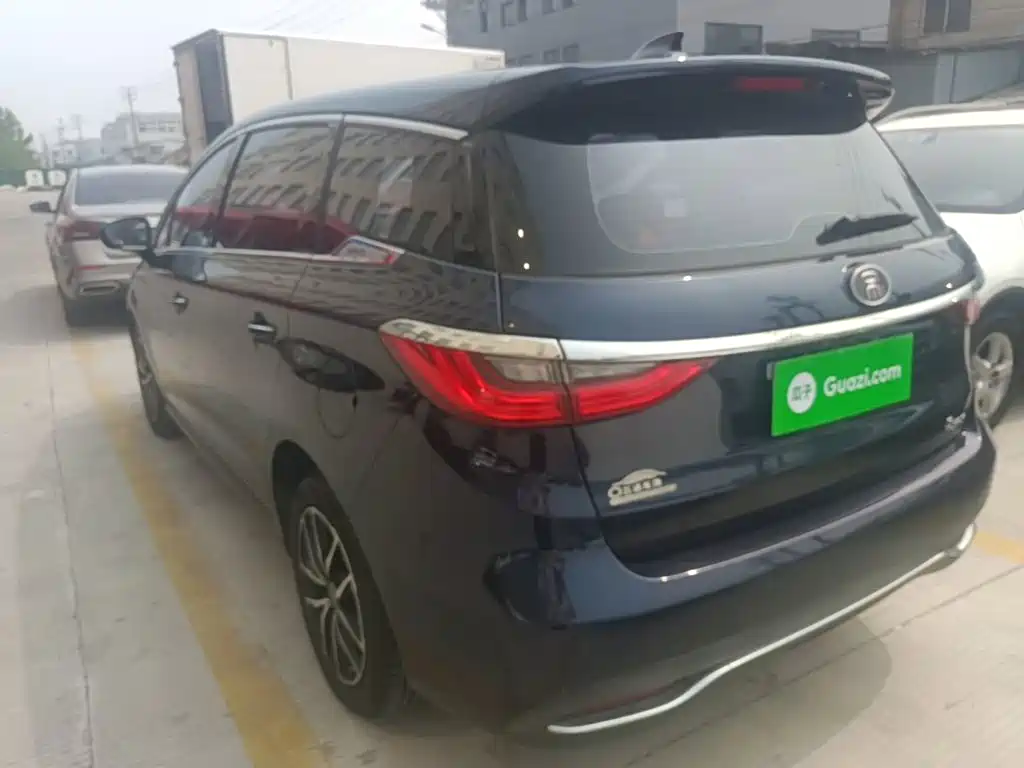 Song MAX 1.5 T Auto Connected Luxury 7-seat