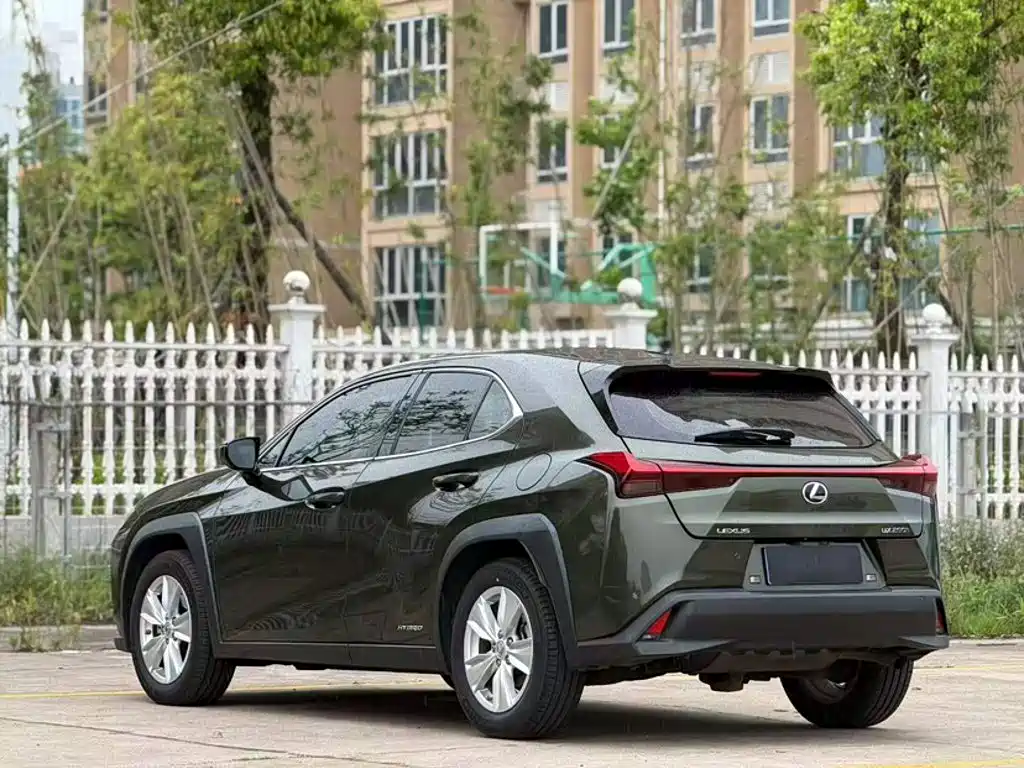 Lexus UX 260 h ·