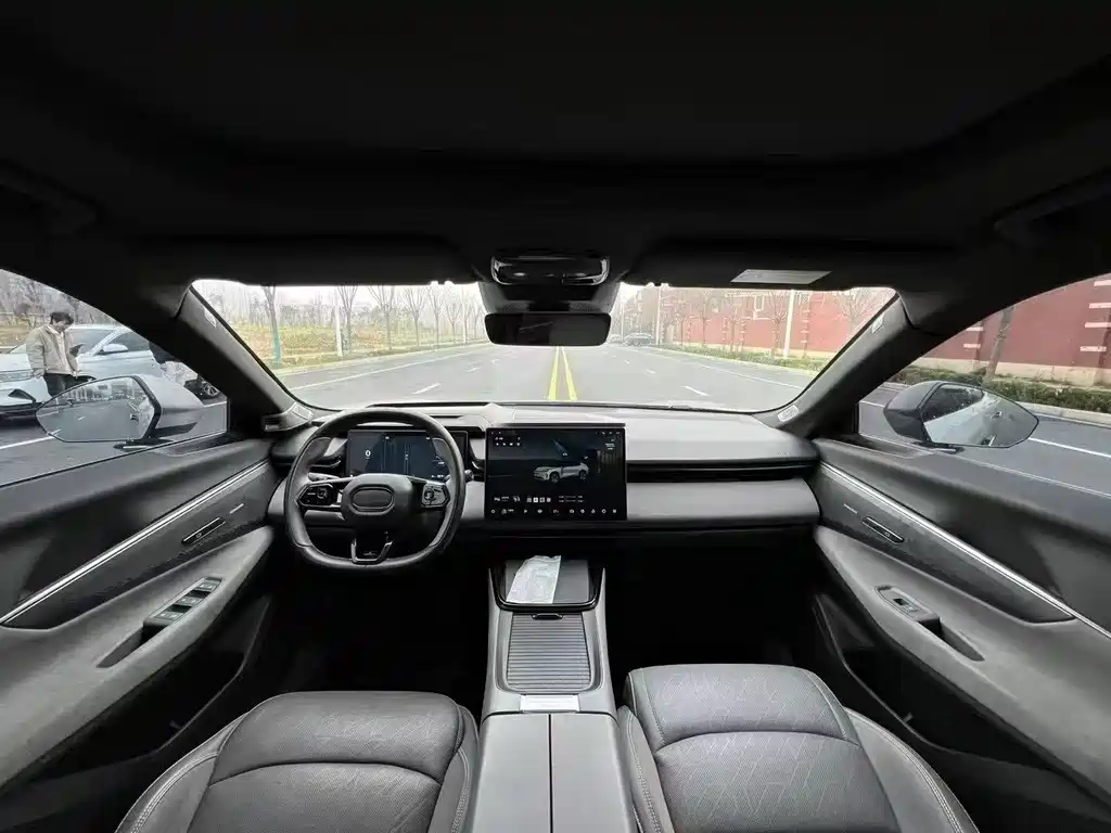 Lynk & Co 08 EM-P 120 km Long Range Halo
