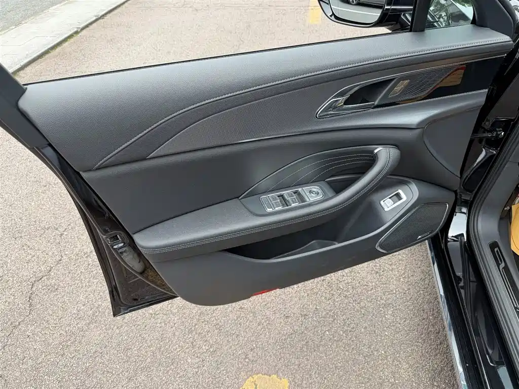 Hongqi H5 2.0 T Auto Connected Flagship