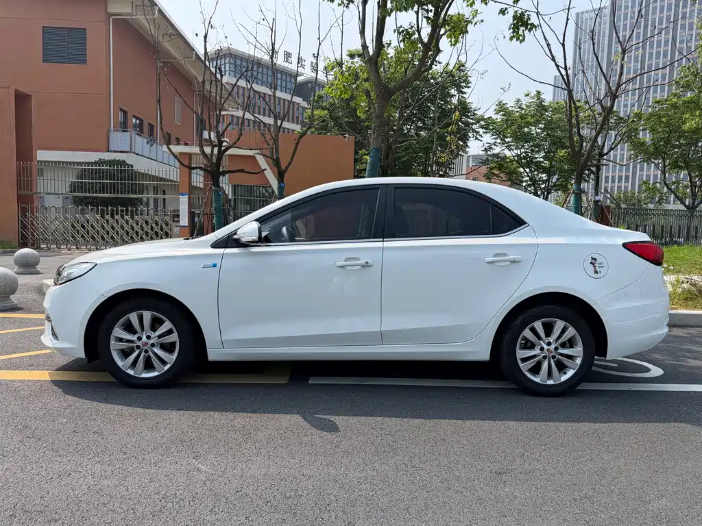 Roewe 360 PLUS 1.5 L Auto Premium