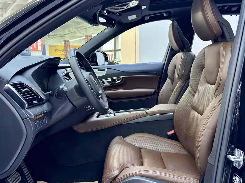 Volvo XC90 PHEV E Drive Hybrid T8 Smart Supreme Luxury 7-seat