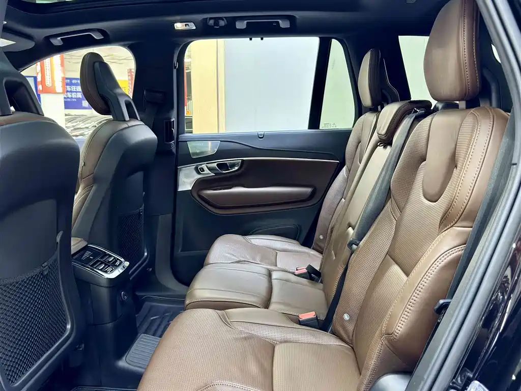 Volvo XC90 PHEV E Drive Hybrid T8 Smart Supreme Luxury 7-seat