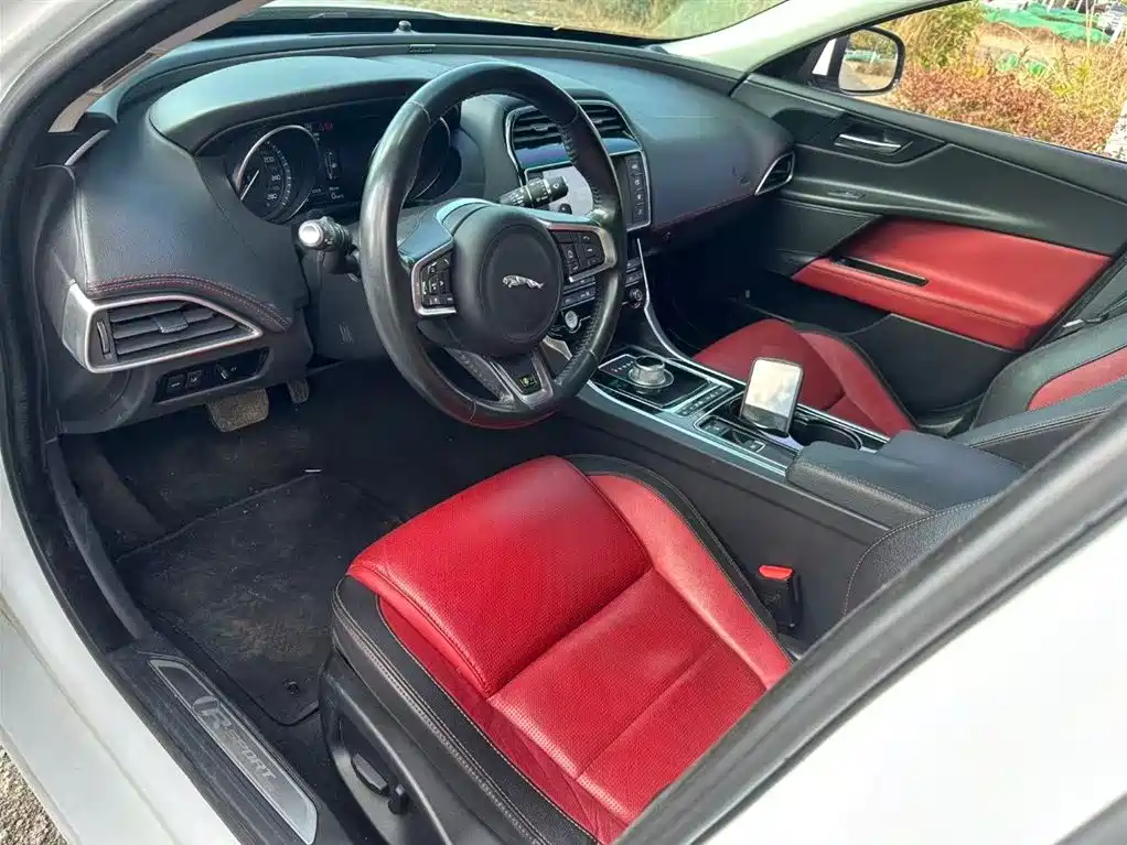 Jaguar XE 2.0 T 200 PS R-Sport