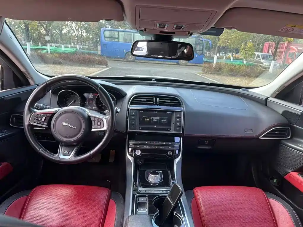 Jaguar XE 2.0 T 200 PS R-Sport
