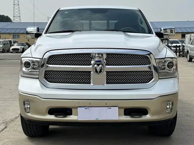 RAM Trucks 5.7 L Auto