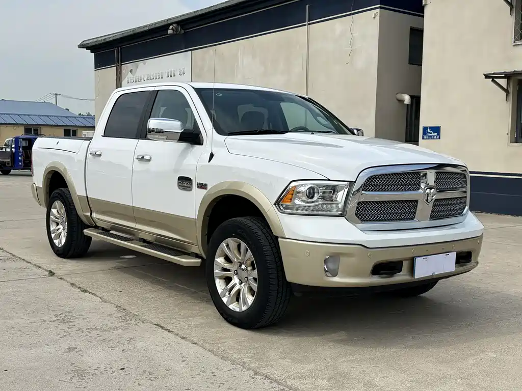 RAM Trucks 5.7 L Auto