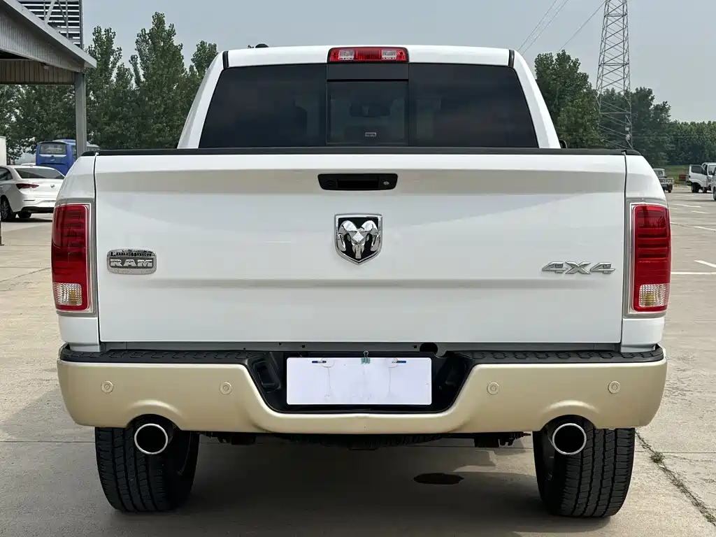 RAM Trucks 5.7 L Auto