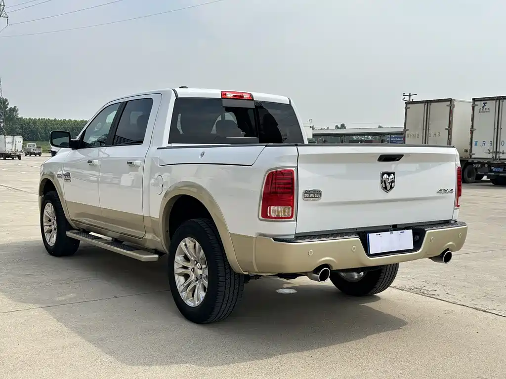 RAM Trucks 5.7 L Auto