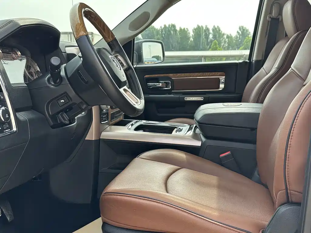 RAM Trucks 5.7 L Auto