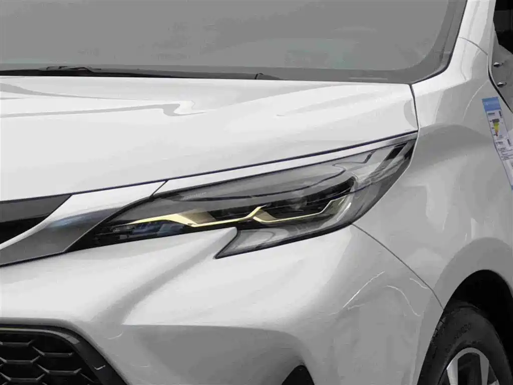 Granvia 2.5 L Hybrid Flagship