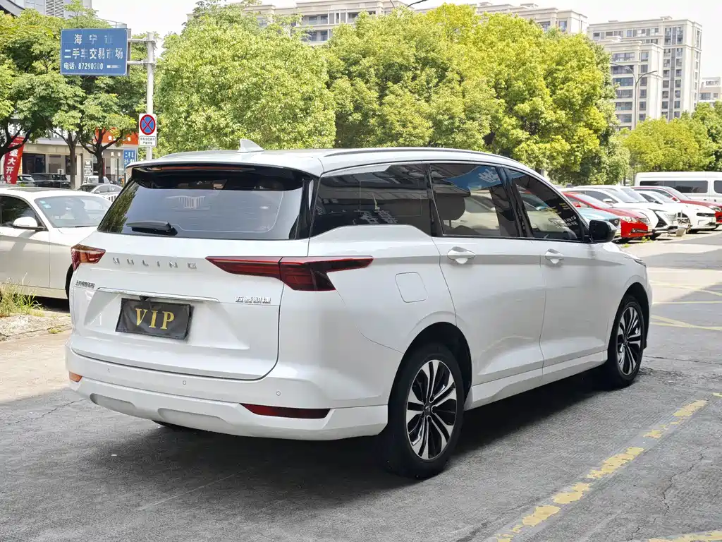 Wuling Victory 1.5 T CVT Flagship