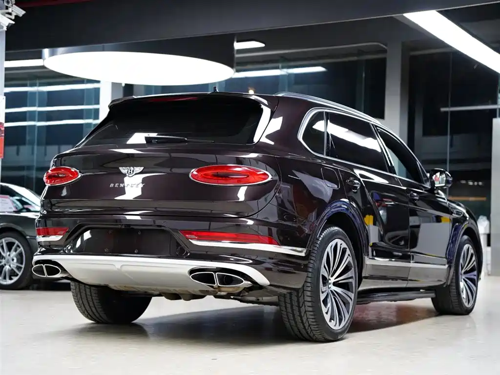 Bentayga 4.0 T V8 LWB Range