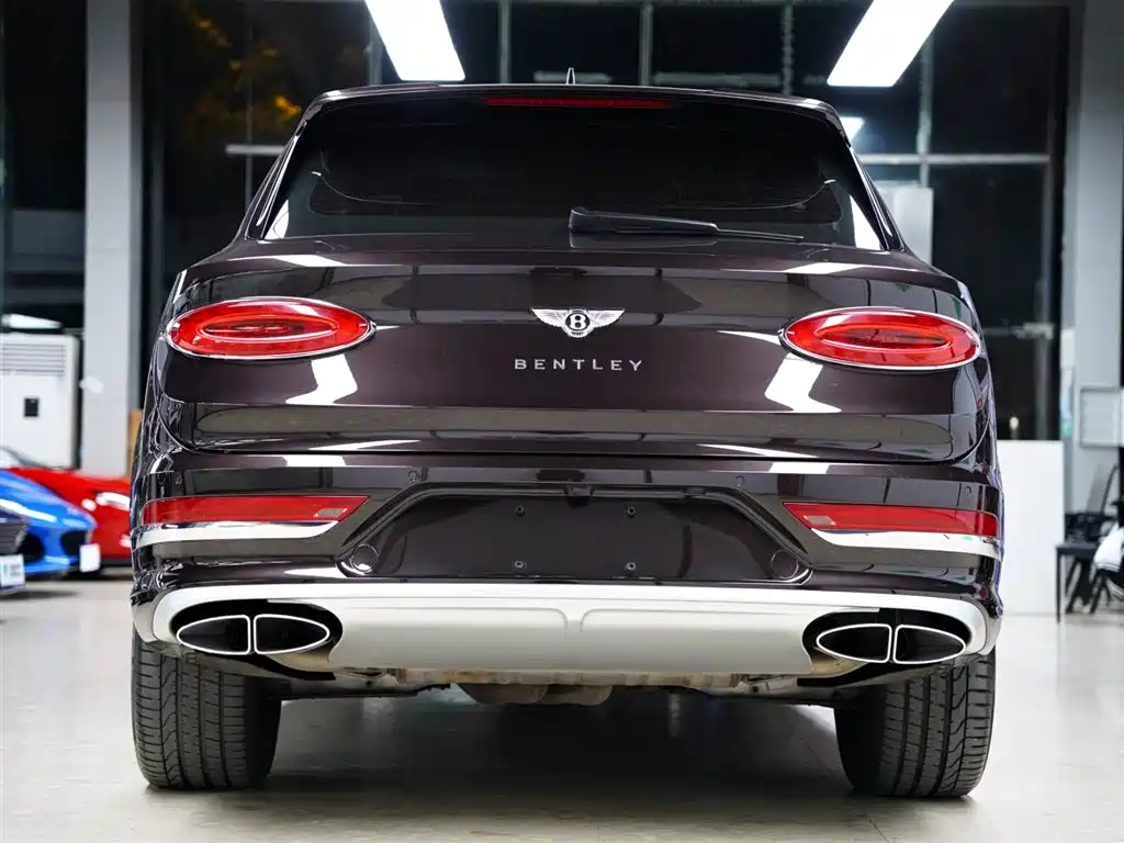 Bentayga 4.0 T V8 LWB Range