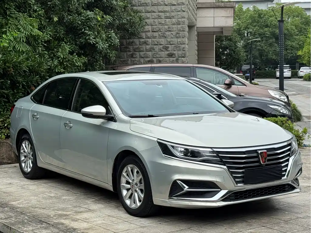 Roewe i6 NEV 45 T Hybrid Connected Smart Enjoyment