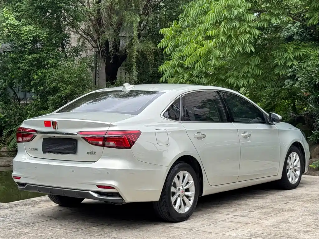 Roewe i6 NEV 45 T Hybrid Connected Smart Enjoyment