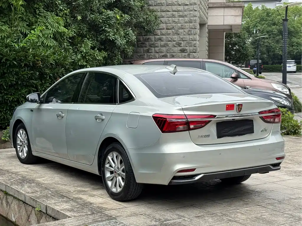 Roewe i6 NEV 45 T Hybrid Connected Smart Enjoyment