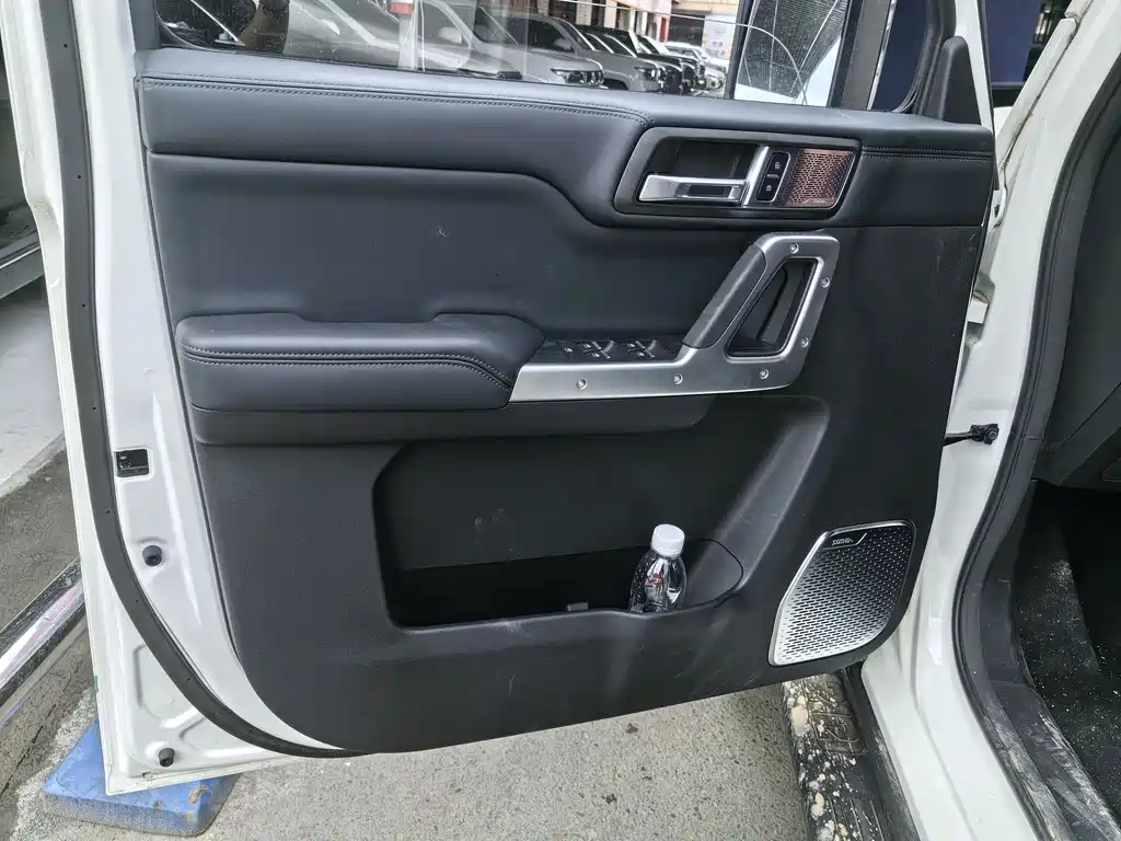 212 T01 2.0 T Explorer