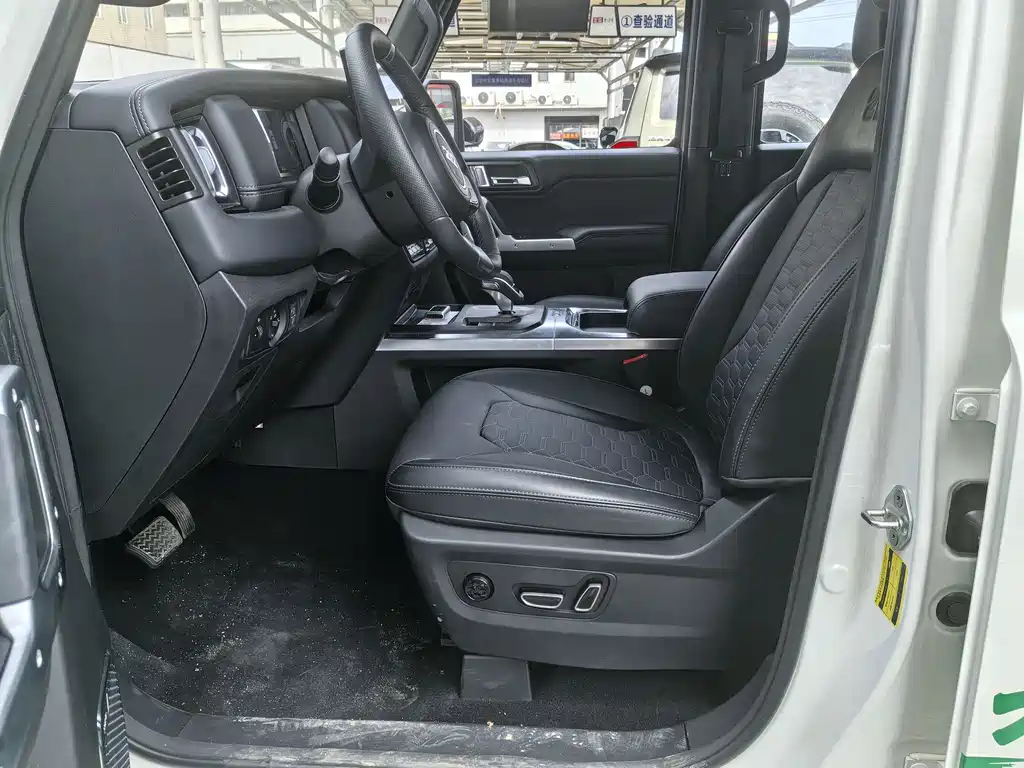 212 T01 2.0 T Explorer