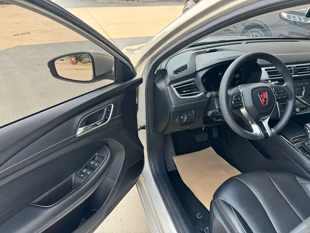 Roewe i5 1.5 L Auto 4 G Connected Leading Luxury Flagship