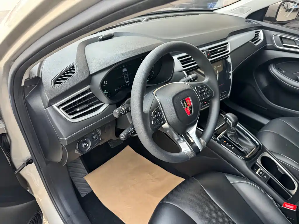 Roewe i5 1.5 L Auto 4 G Connected Leading Luxury Flagship