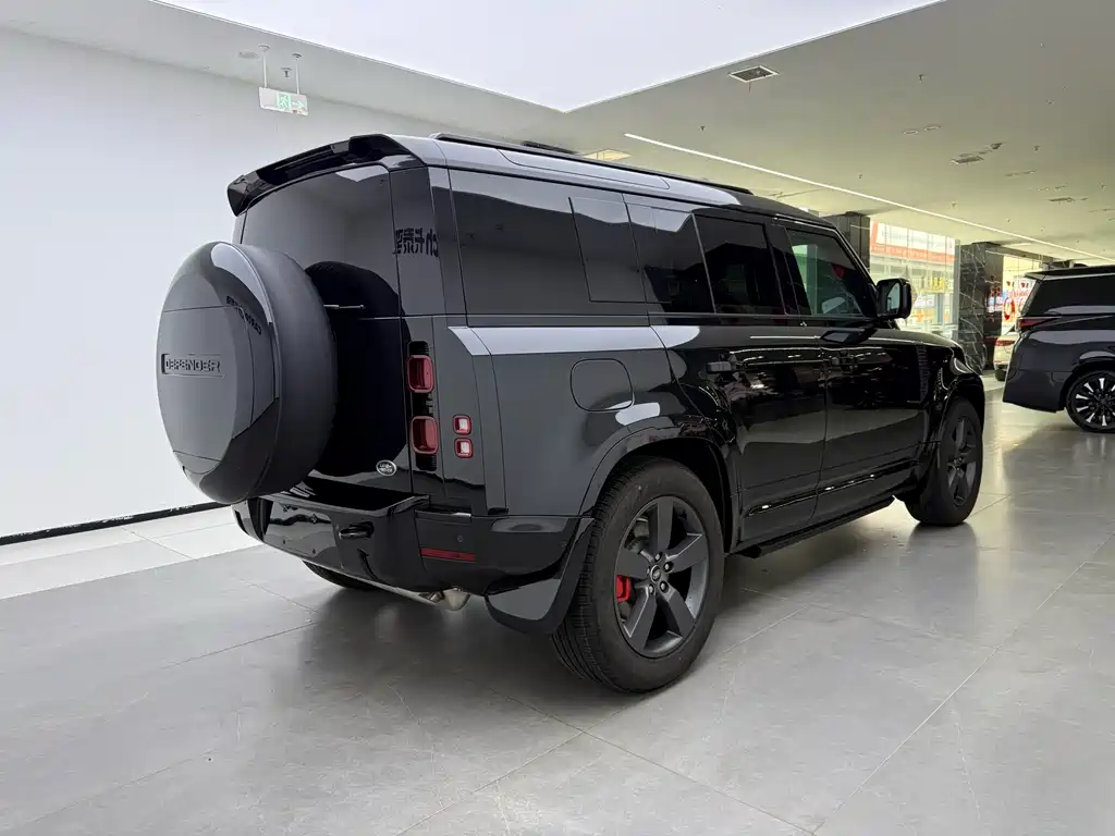 Land Rover Defender 110 3.0 T P400 X-Dynamic HSE