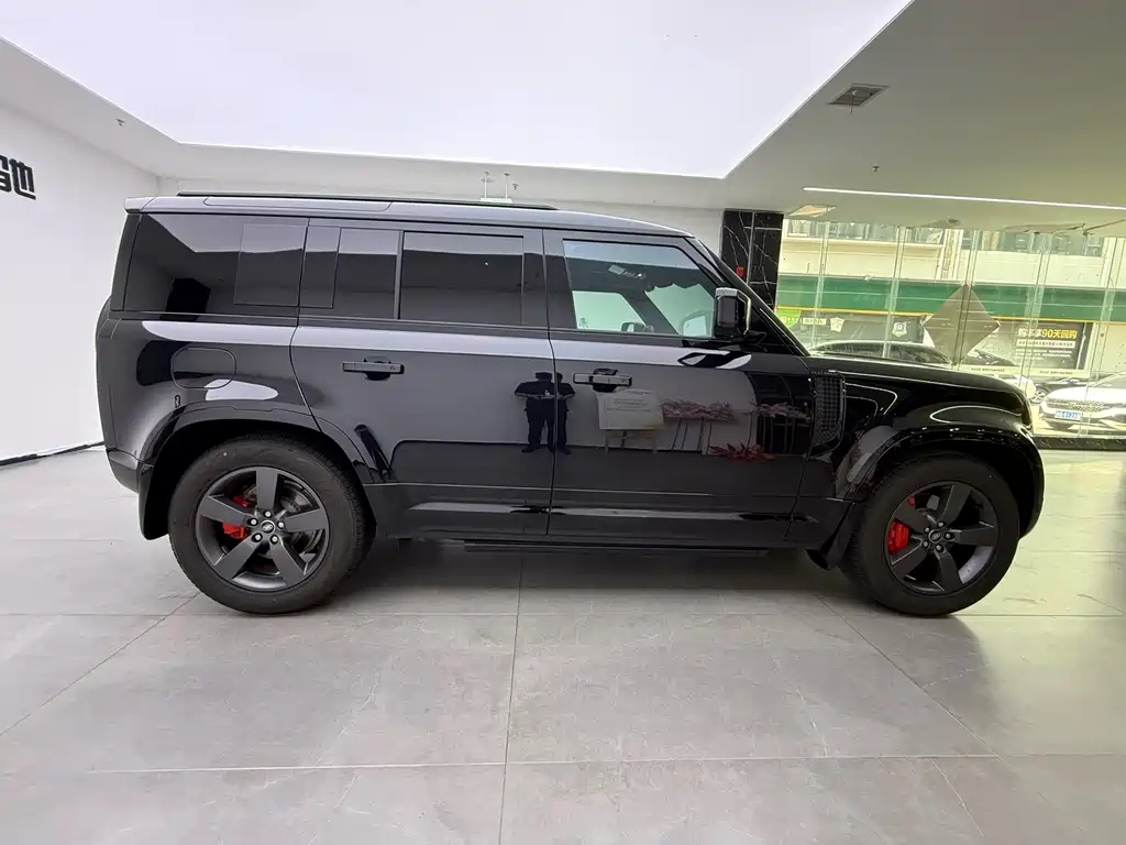 Land Rover Defender 110 3.0 T P400 X-Dynamic HSE