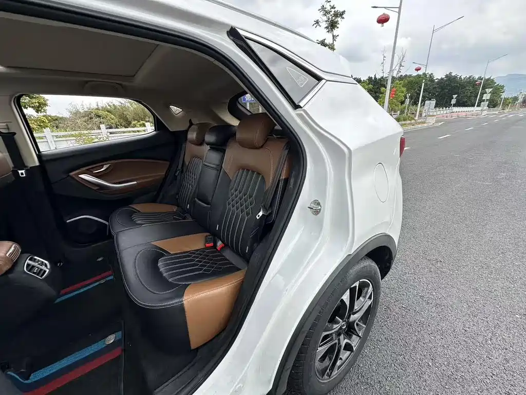 Soueast DX7 1.5 T Auto Luxury
