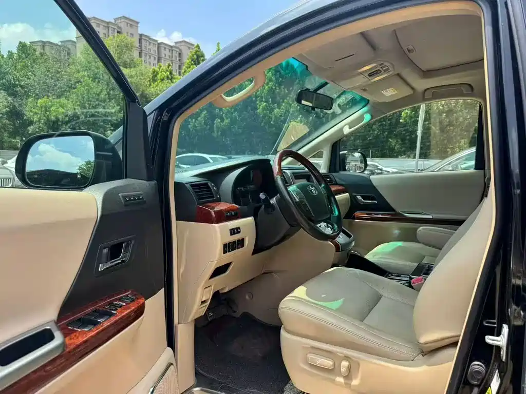 Alphard 3.5 L Luxury
