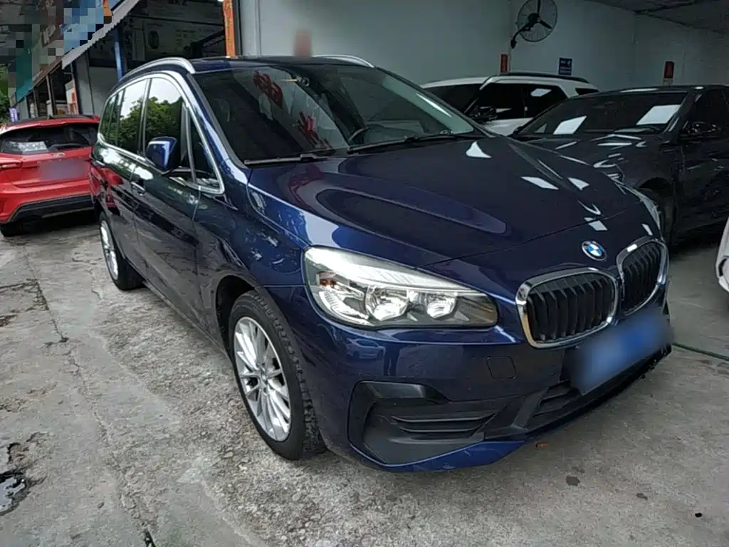BMW 2 Series Active Tourer 220 i Leading