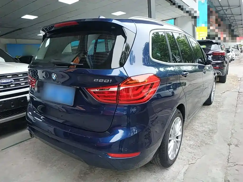 BMW 2 Series Active Tourer 220 i Leading