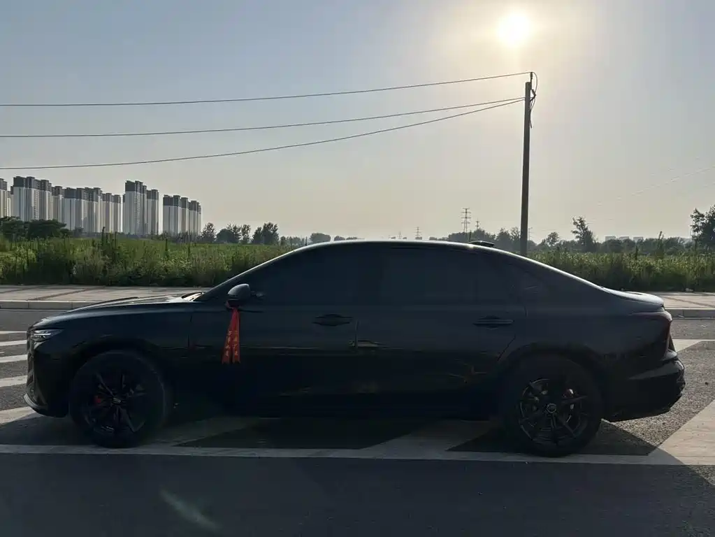 Hongqi H5 2.0 T Auto Shadow