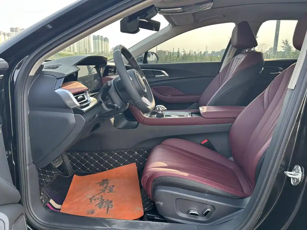 Hongqi H5 2.0 T Auto Shadow