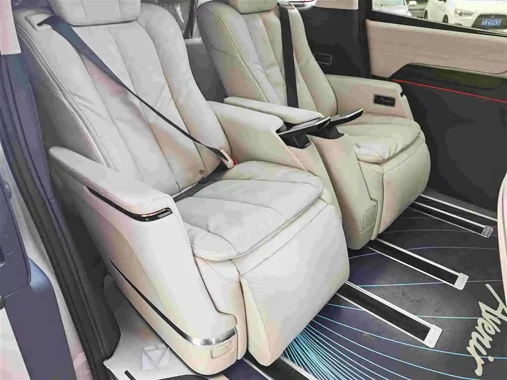 Century 2.0 T 7-seat Heritage