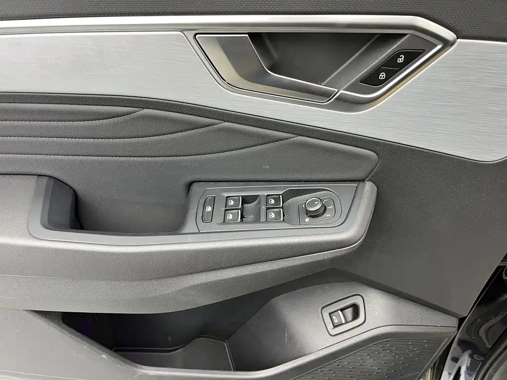 Talagon 380 TSI 4 WD Flagship Victory Realm 6-seat